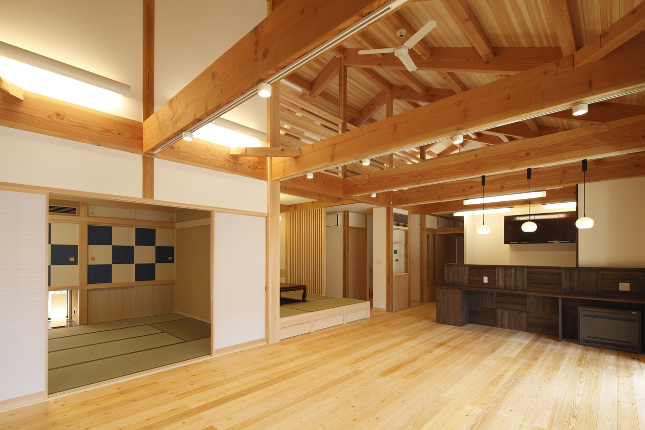 「天然無垢の家 木材の質感を大切にしたこだわりの内装」施工実績 :: 三和建設工業